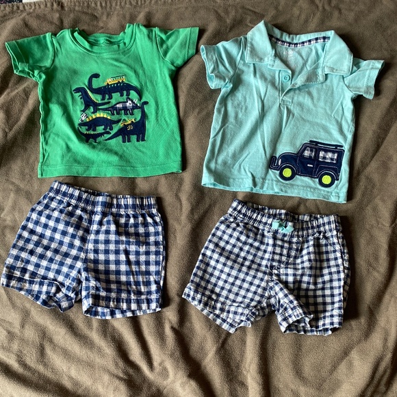 Two matching shirt and shorts sets - Picture 1 of 3